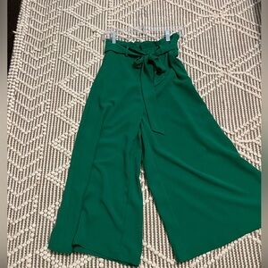 Green wide leg cropped pants